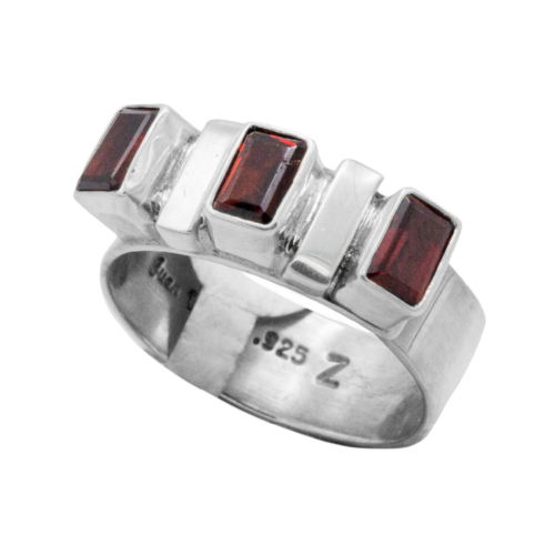3 Stone Garnet Ring GZ NW 5455